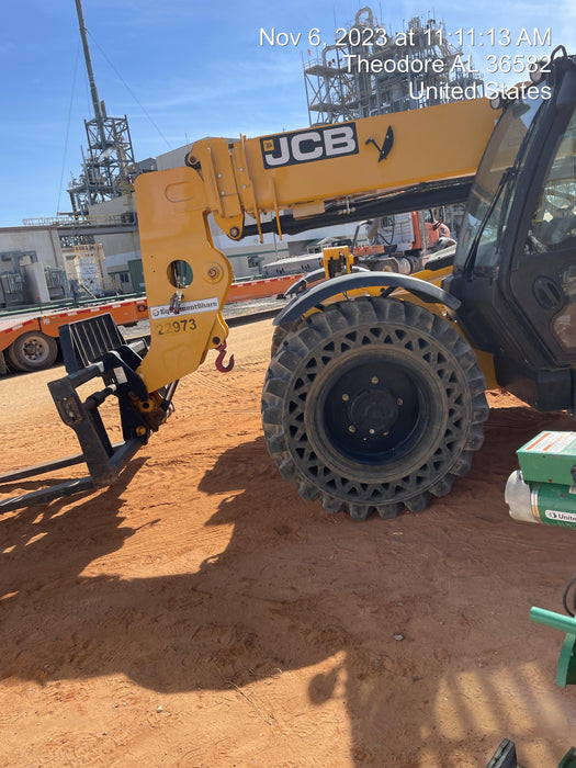 2018 JCB 509-42 74 HP w/CAB/HVAC, Beacon, Aux Hydraulics, Worklights, Solid Tires