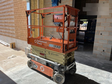2022 JLG ES1932