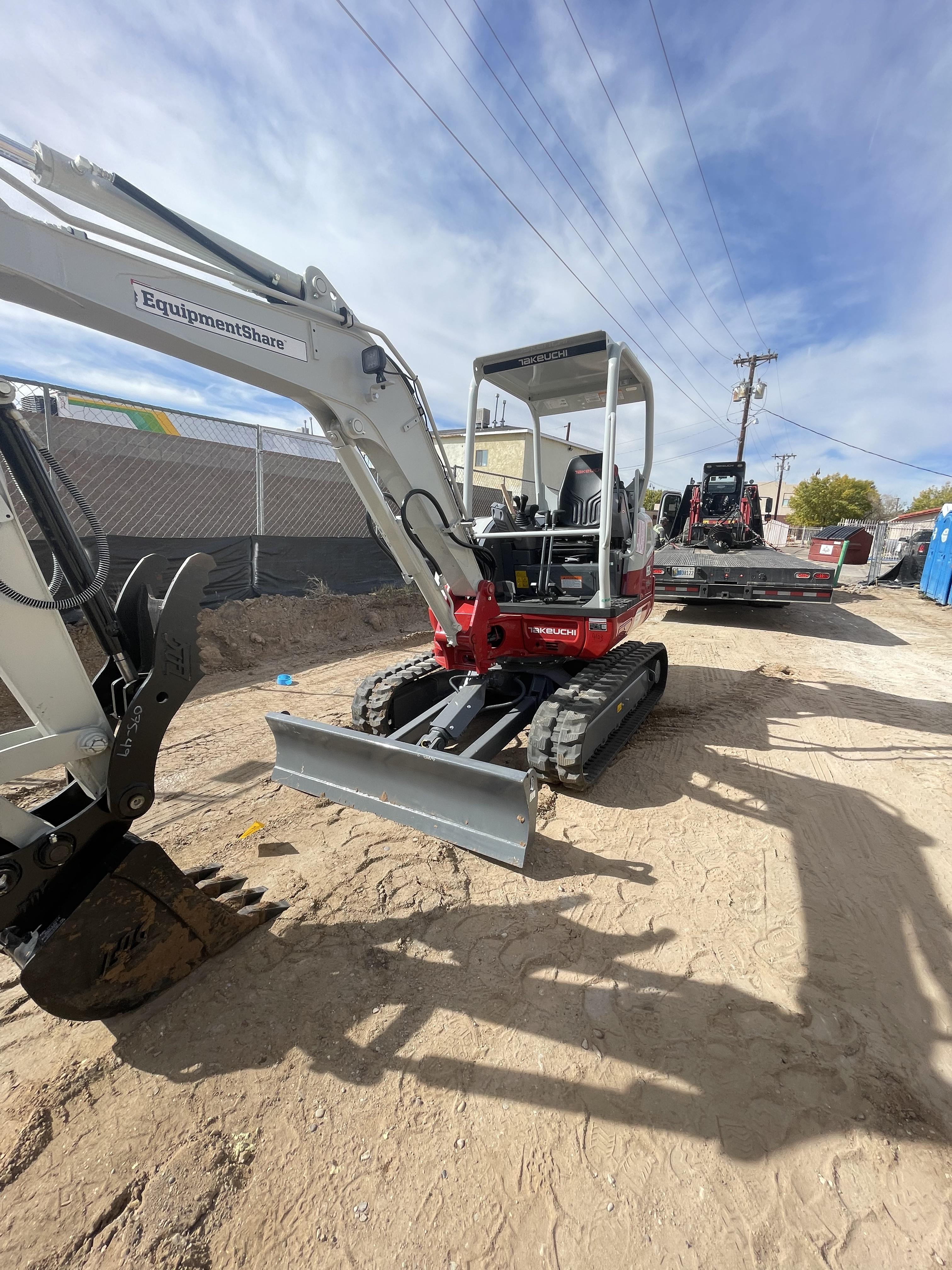 2022 TAKEUCHI TB235-2R