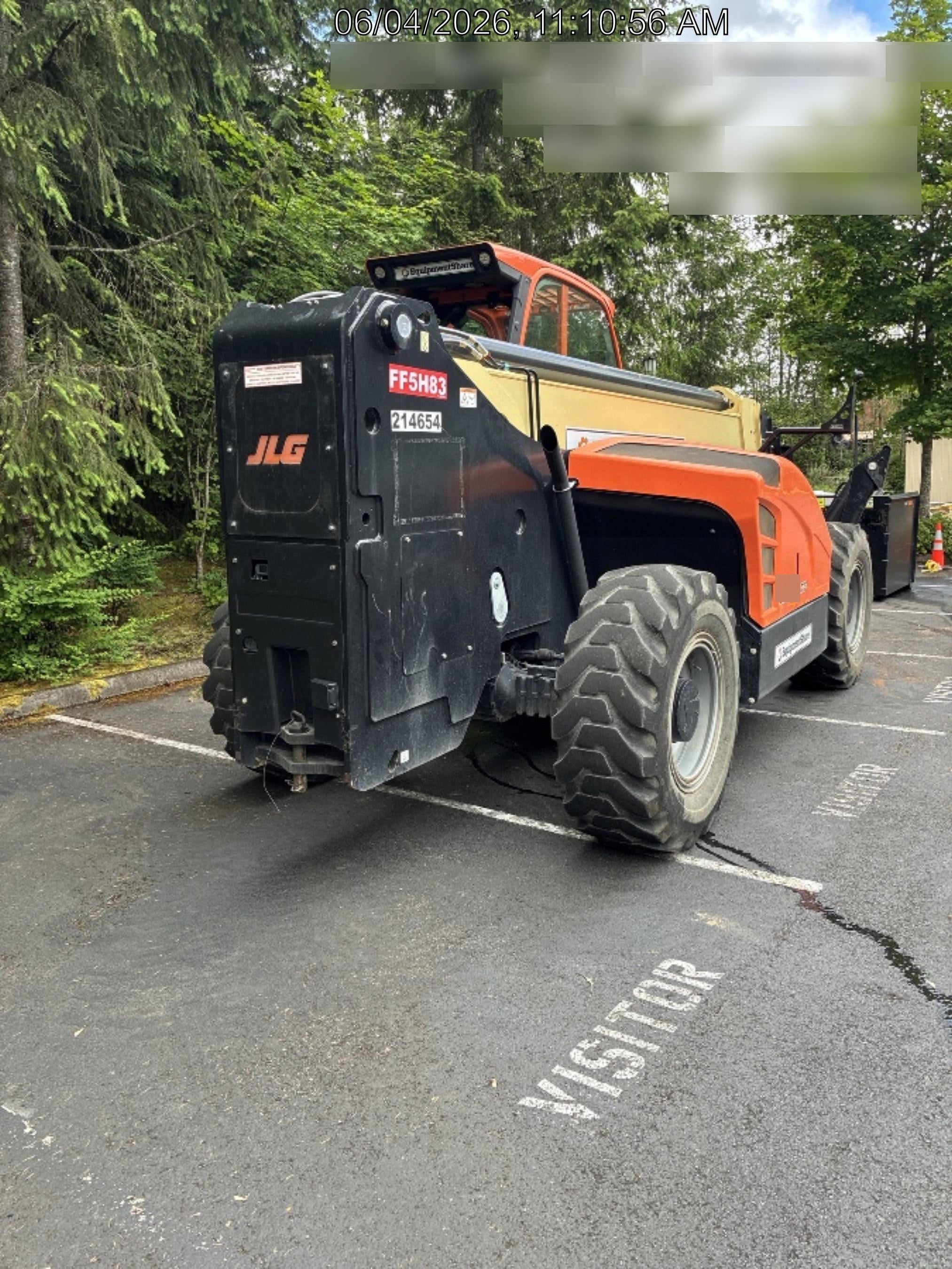 2022 JLG 1075
