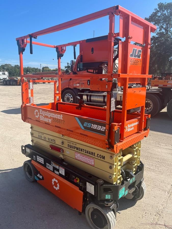 2025 JLG ES1932