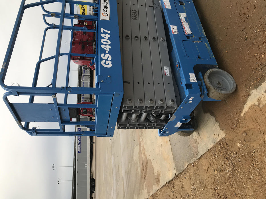 2019 Genie GS-4047 Folding rails with half height swing gate