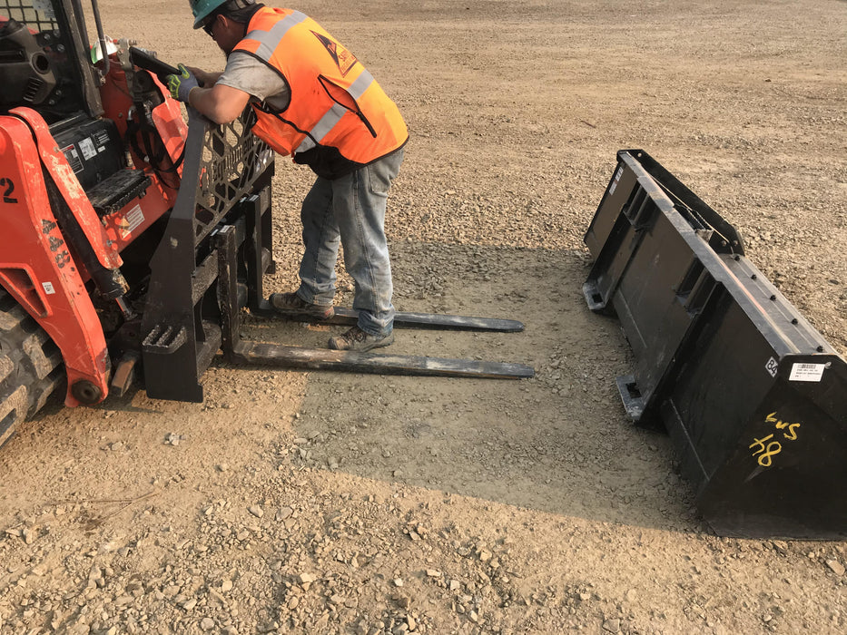 2020 EMKAY 48" Pallet Forks - Emkay