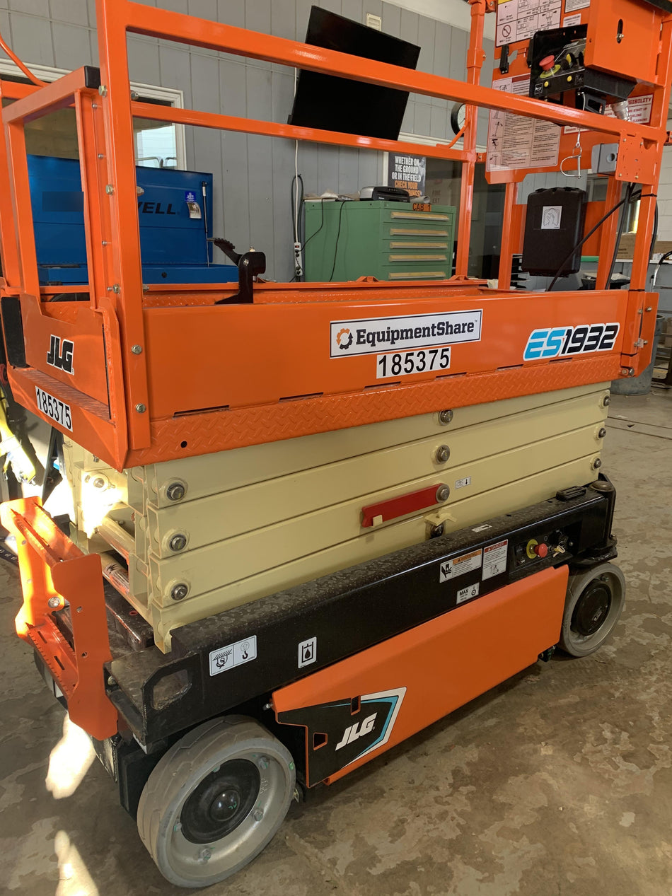 2021 JLG ES1932