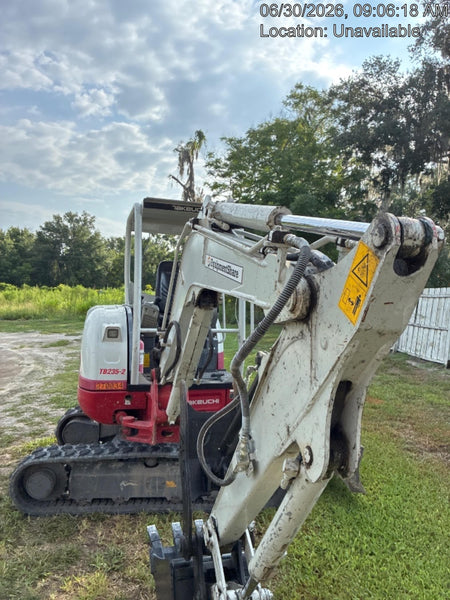 2022 TAKEUCHI TB235-2R
