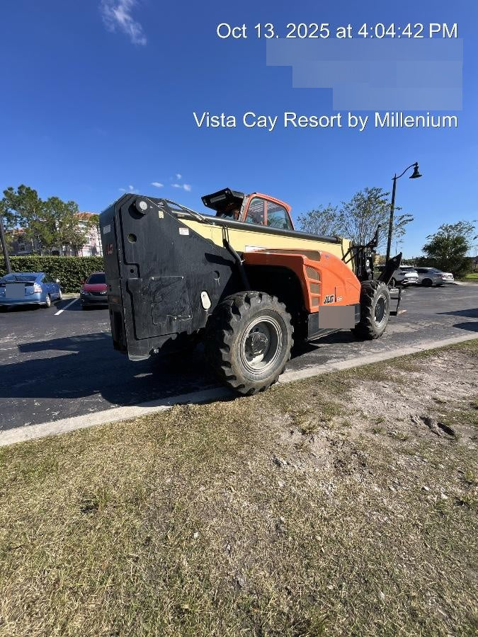 2022 JLG 1075