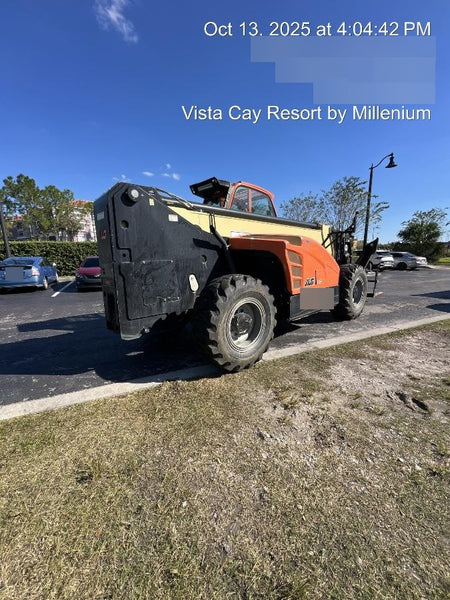 2022 JLG 1075
