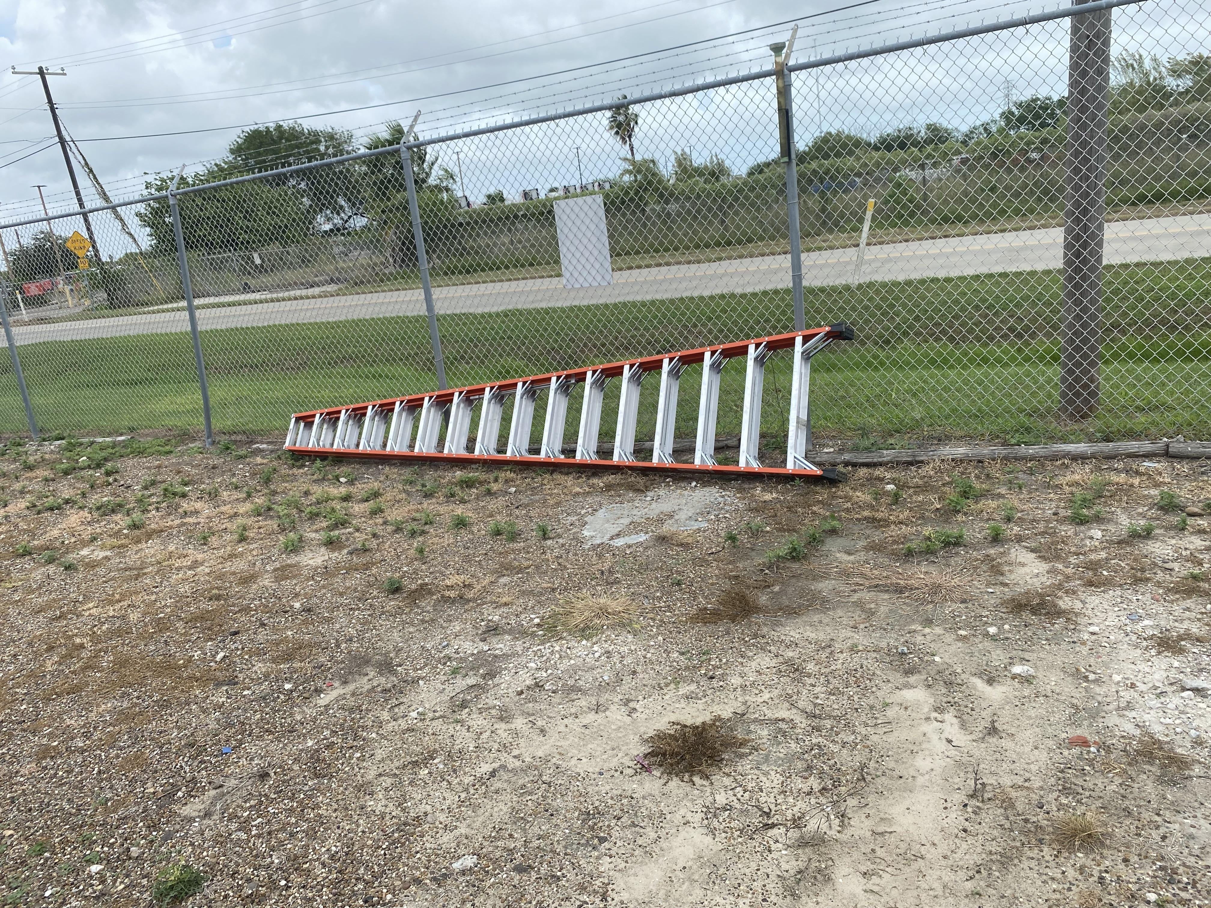 2023 LOUISVILLE LADDER FM1400HD