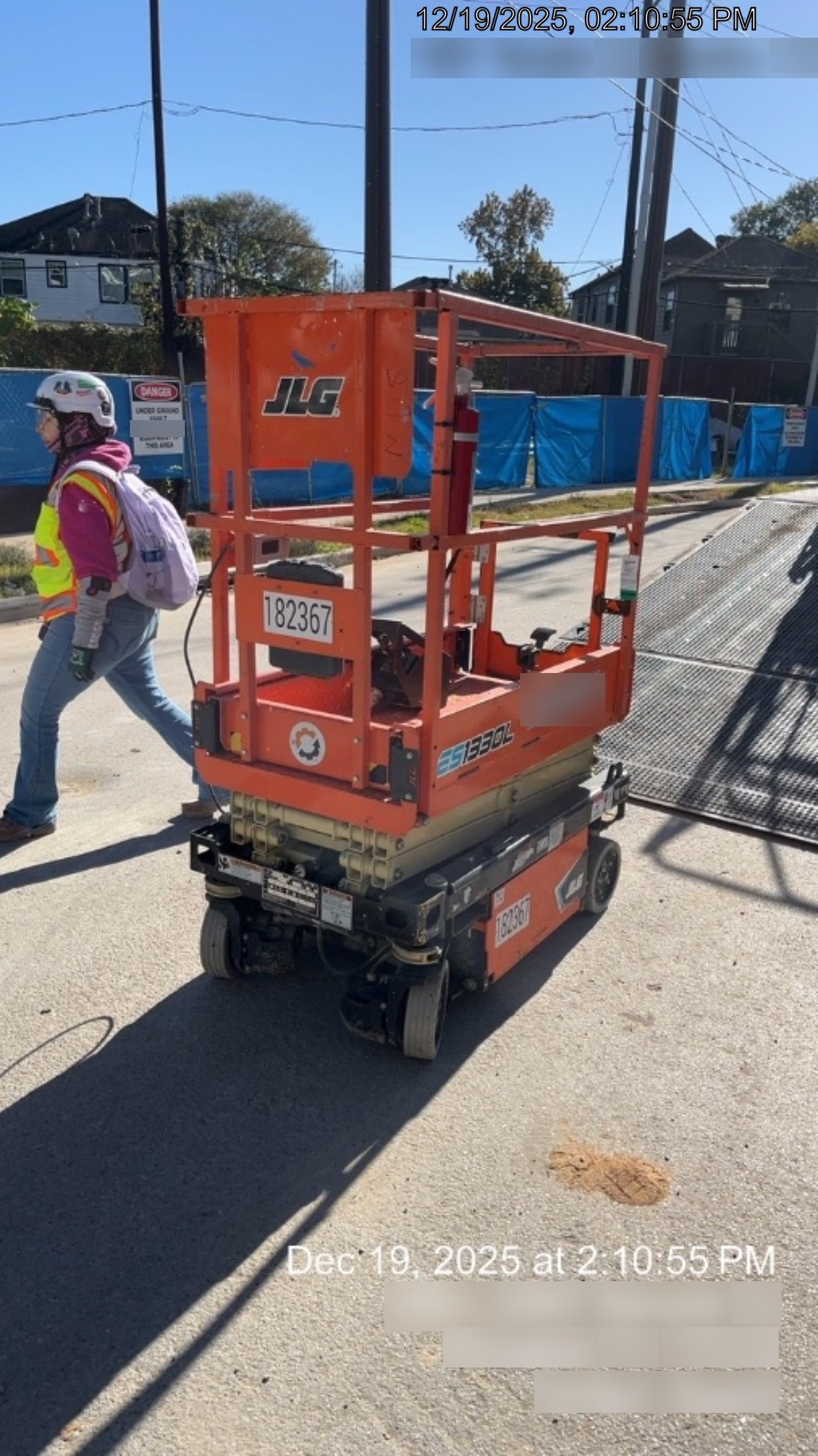 2021 JLG ES1330L