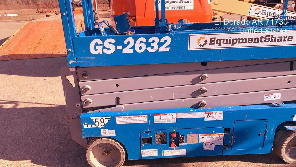 2019 Genie GS-2632 Folding rails with half height swing gate