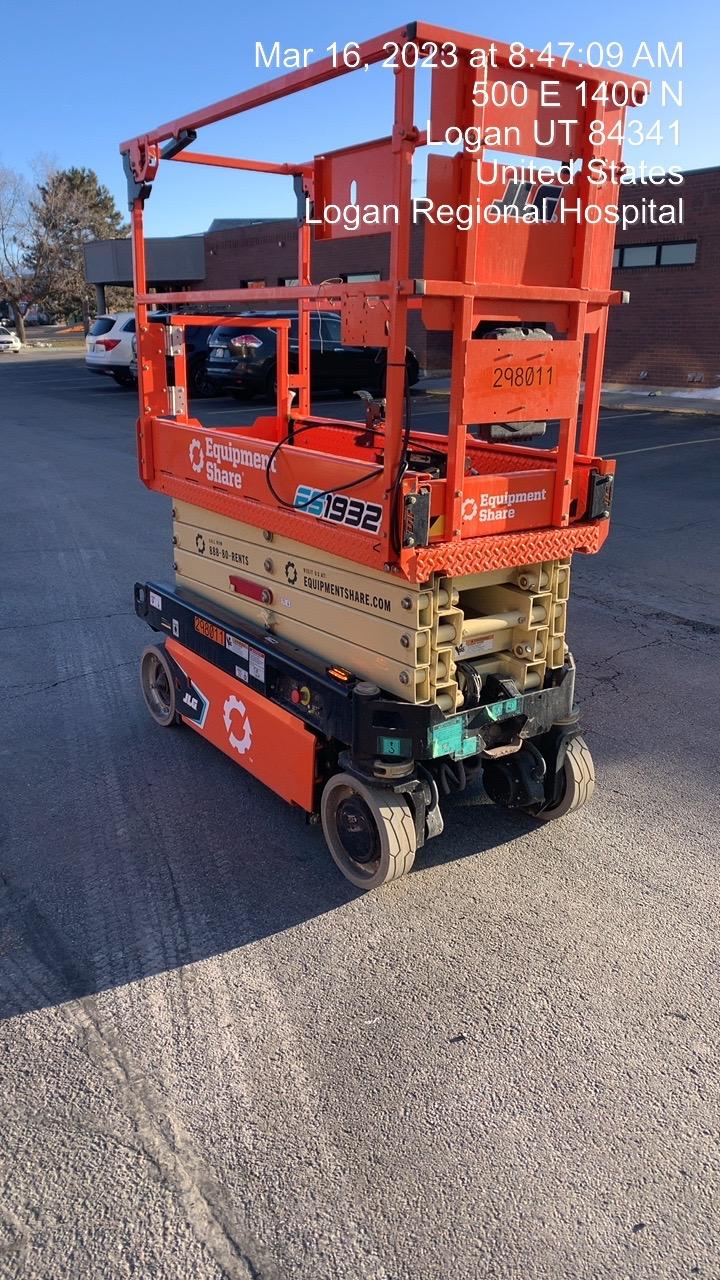 2023 JLG ES1932