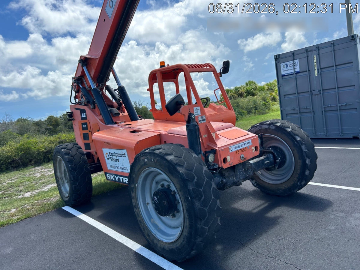 2021 JLG 8042