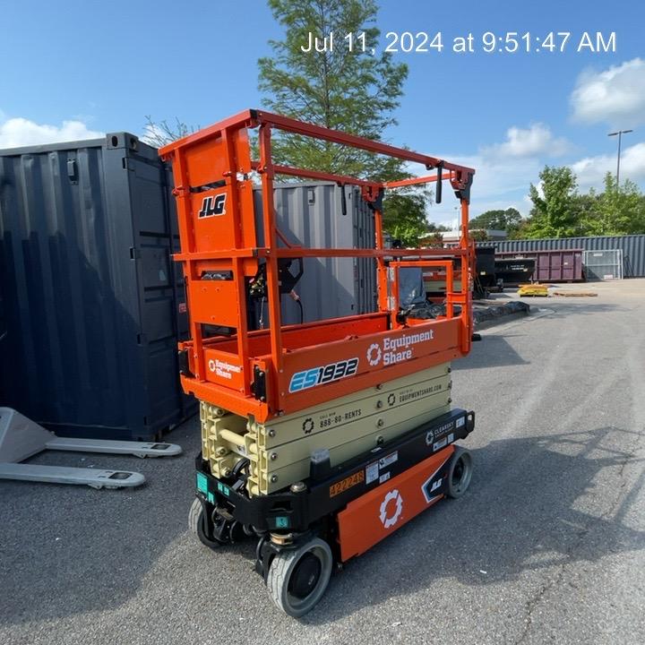 2024 JLG ES1932