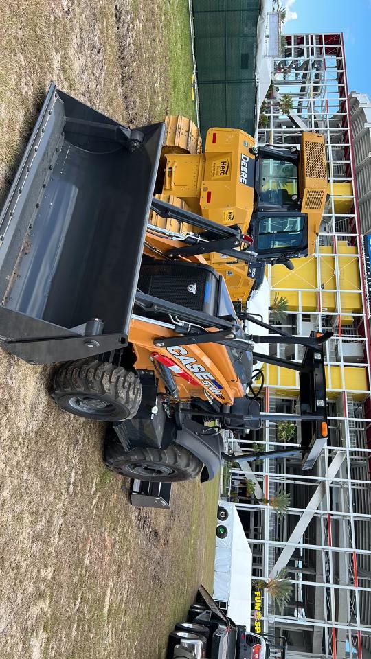 2022 CASE 570N EP