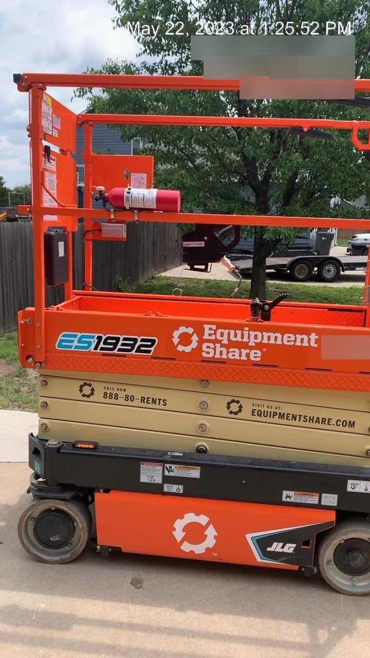 2023 JLG ES1932