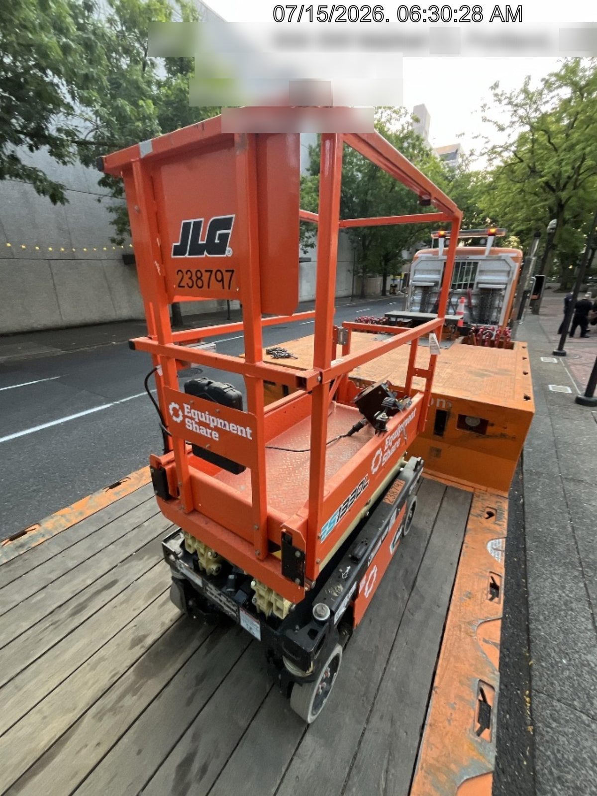 2022 JLG ES1330L