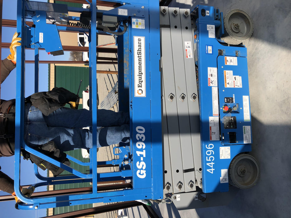 2019 Genie GS-1930 Fixed rails with chain Entry