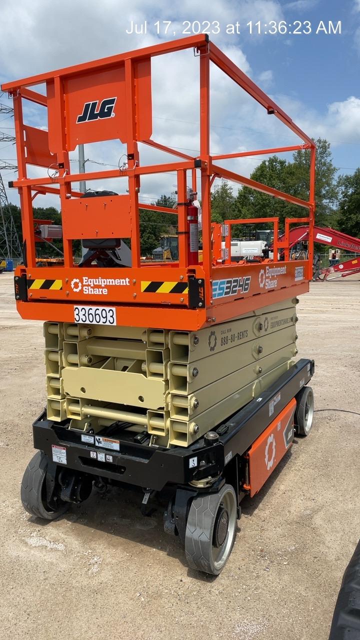 2023 JLG ES3246