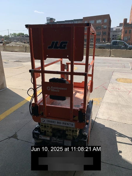 2022 JLG ES1330L