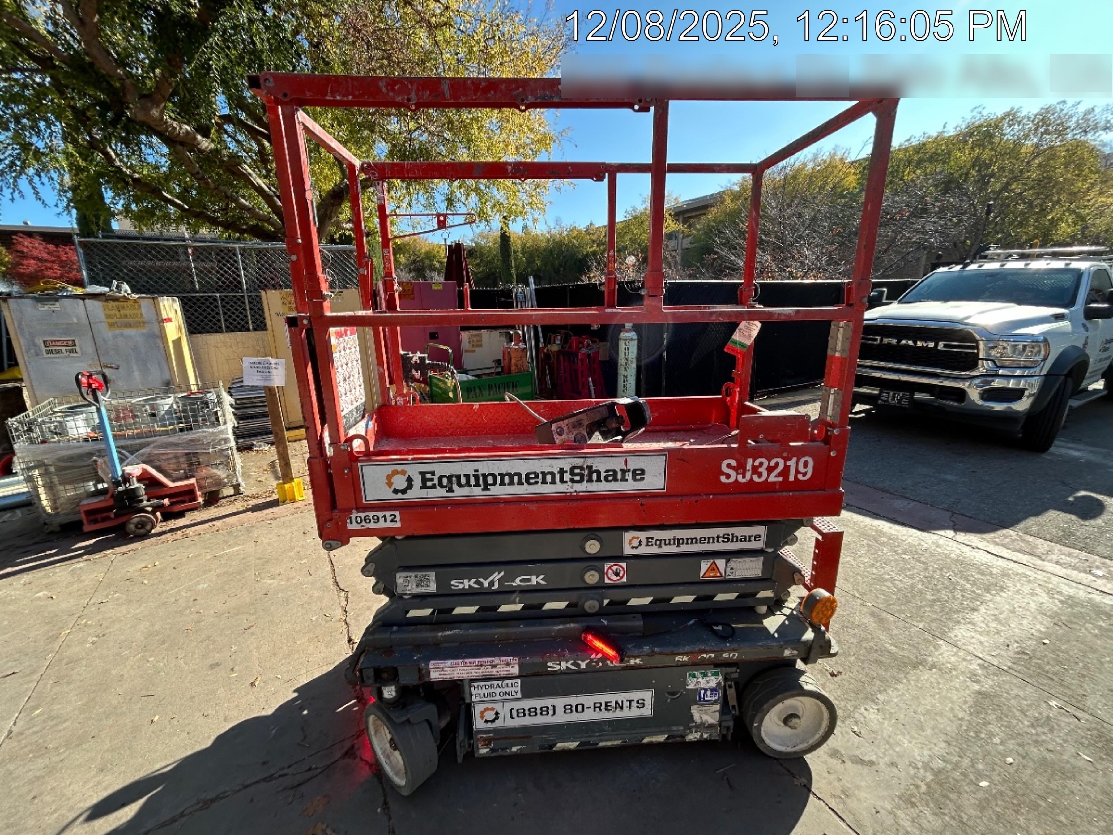 2020 Skyjack SJIII-3219 Solid NM Tires, Half height spring hinged entry gate, Dual Beacons, 800W Inverter