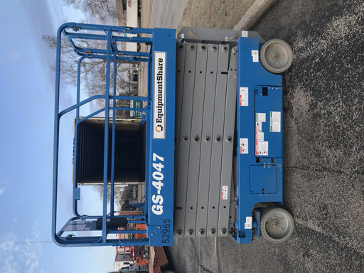 2019 Genie GS-4047 Folding rails with half height swing gate