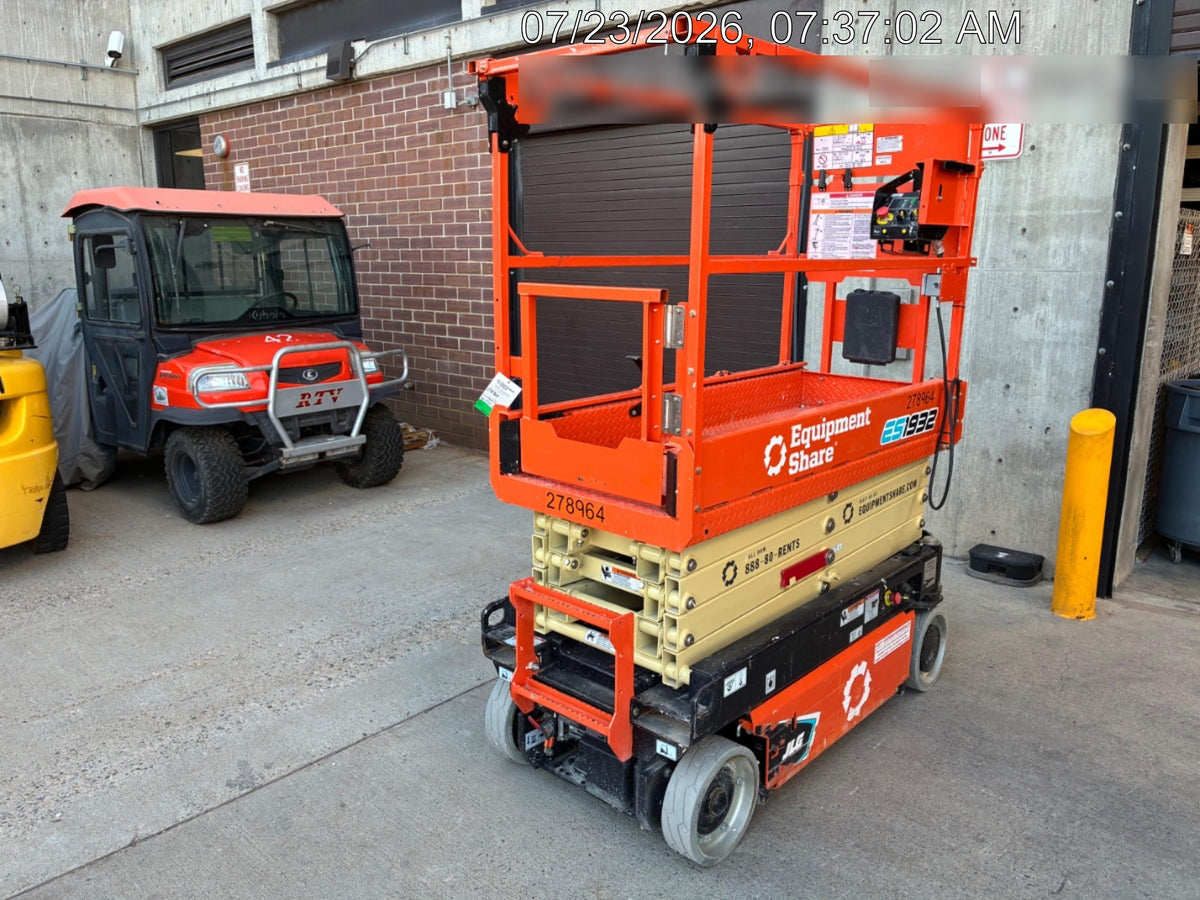 2022 JLG ES1932
