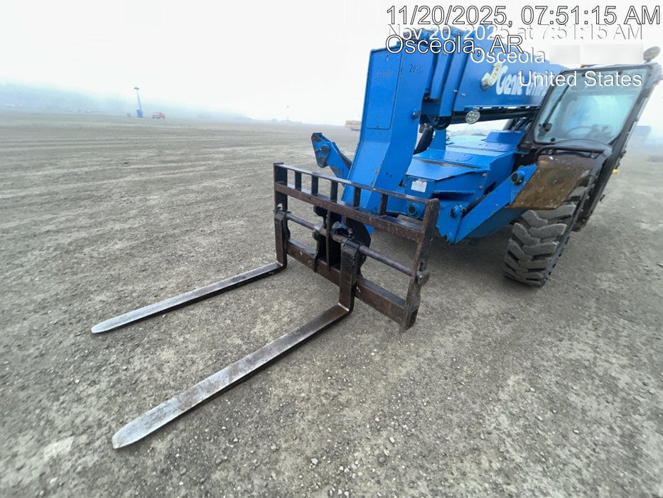 2018 Genie GTH-1056 Genie GTH-1056 w/Enclosed Cab w/HVAC, Work Lights, Solid Tires, Beacon, 60" Carriage and Forks