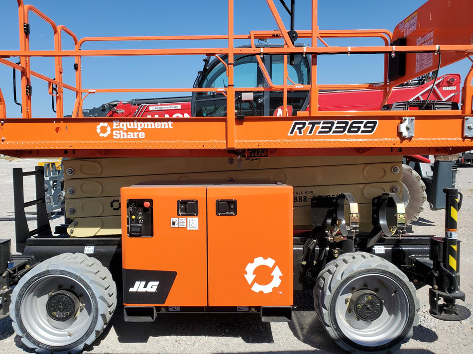 2022 JLG RT3369
