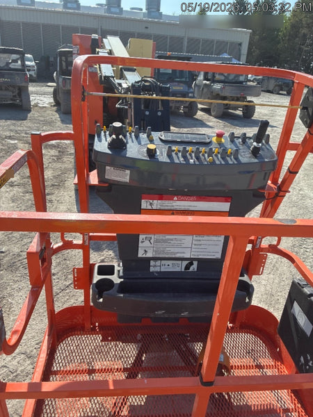 2025 JLG E300AJP