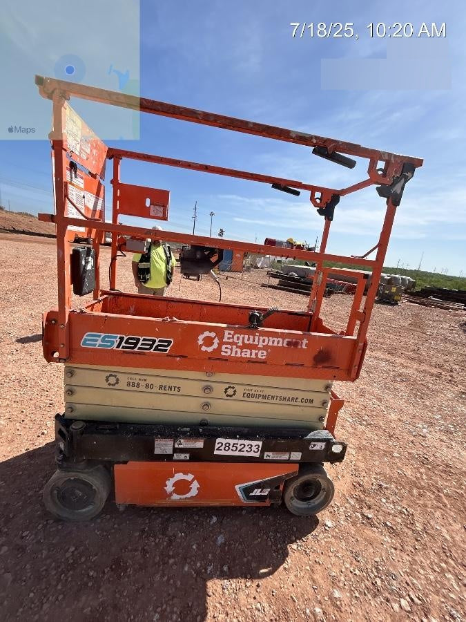 2022 JLG ES1932