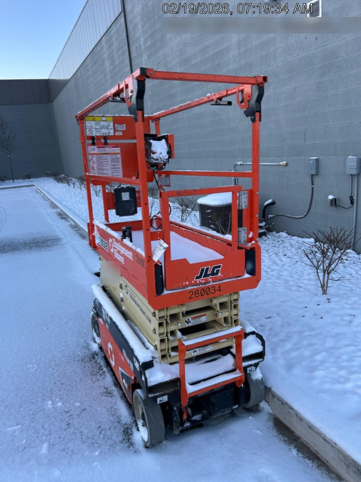2022 JLG ES1932