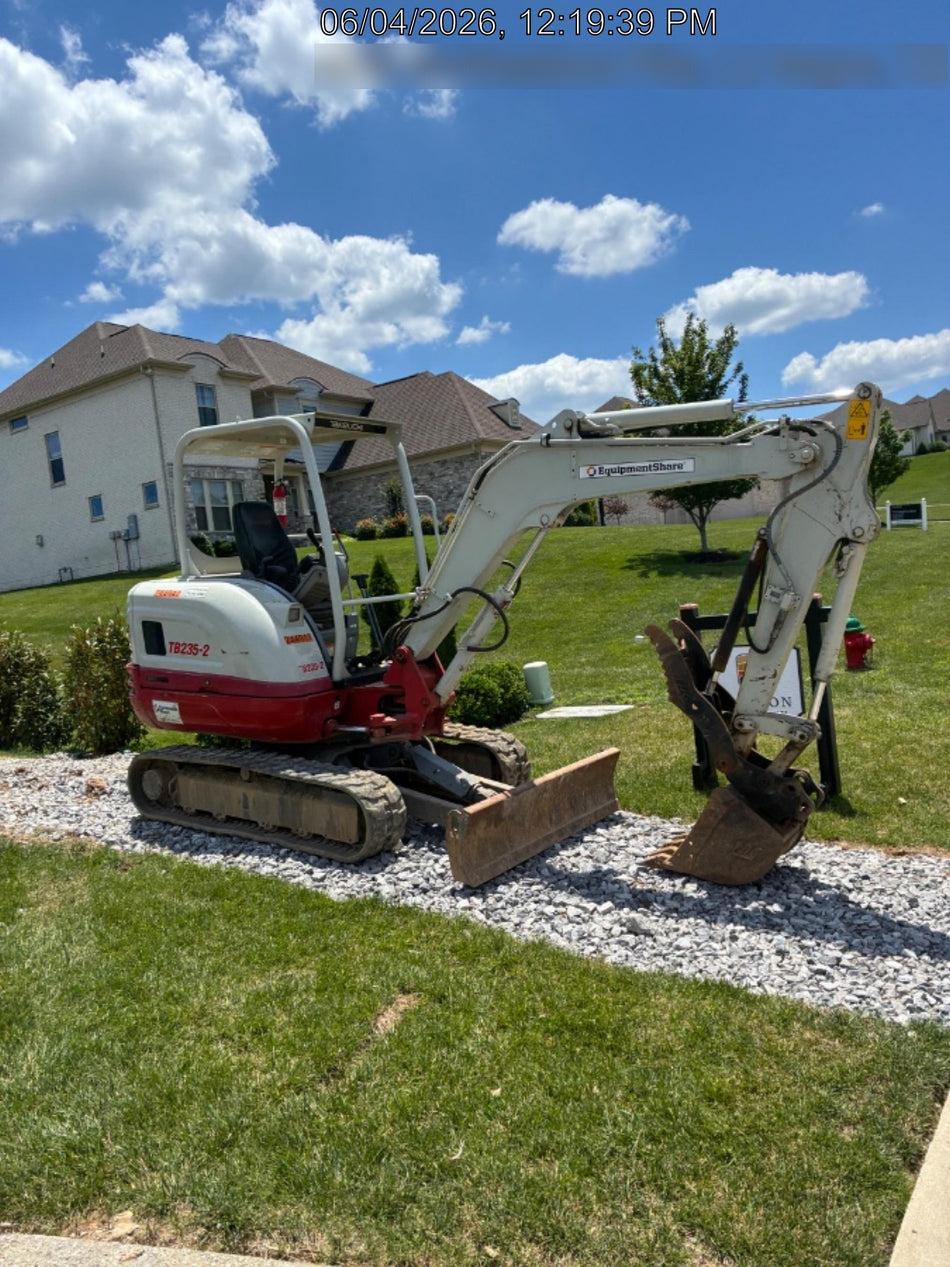 2022 TAKEUCHI TB235-2R