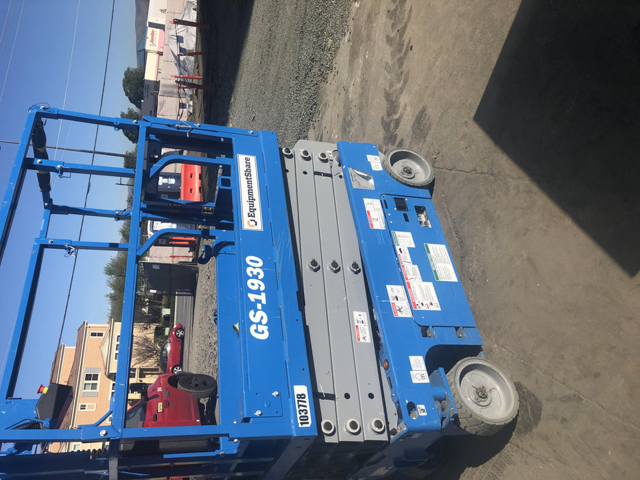 2020 Genie GS-1930 Solid Non Marking Tires, Beacon, Folding rails with half height swing gate, 800W Inverter