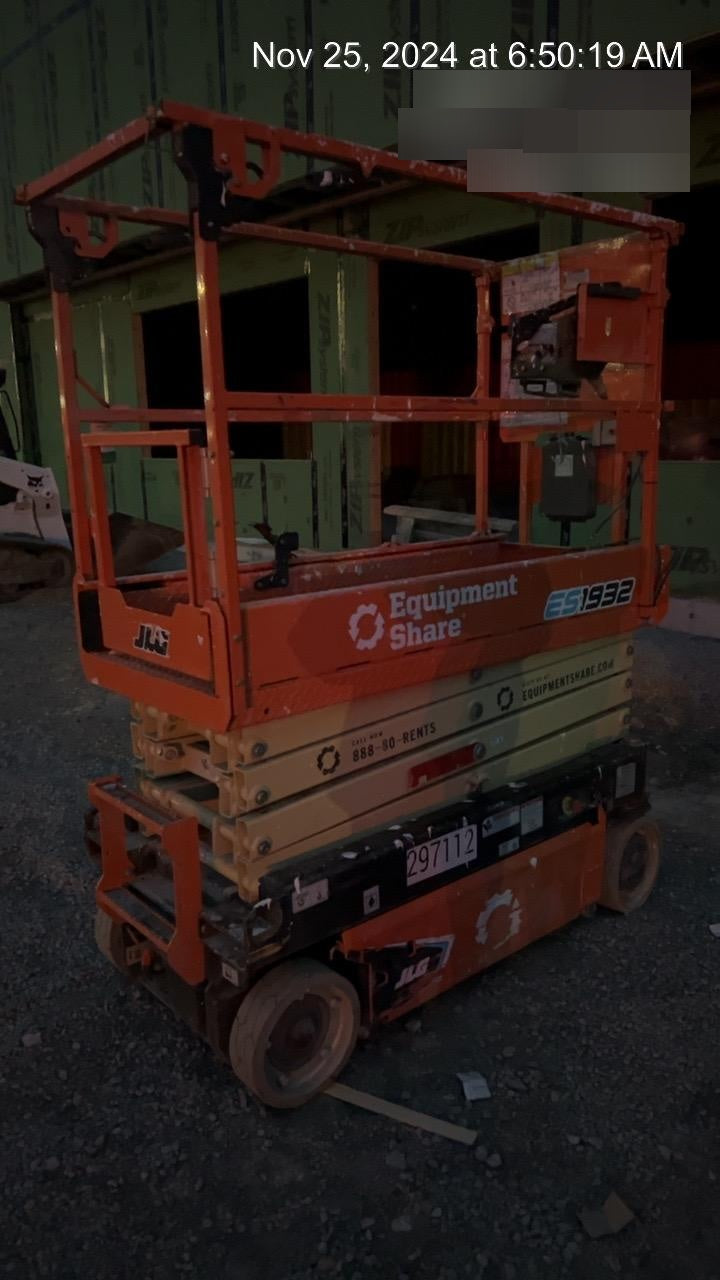 2023 JLG ES1932