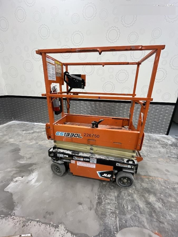 2022 JLG ES1330L