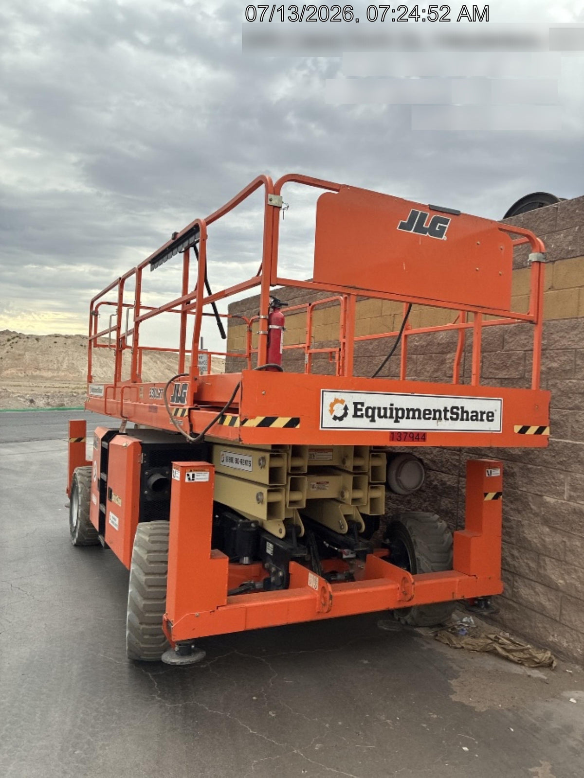 2021 JLG 330LRT