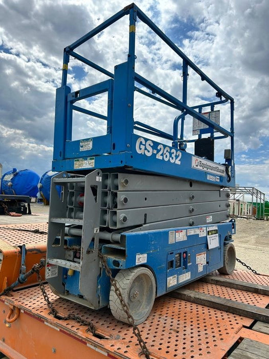 2020 Genie GS-2632 Solid NM Tires, Folding Rails with Half-Height Swing Gate, Beacon