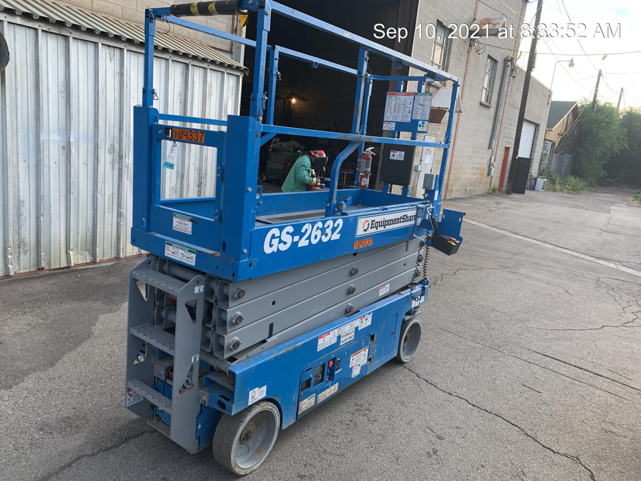 2020 Genie GS-2632 Solid NM Tires, Folding Rails with Half-Height Swing Gate, Beacon