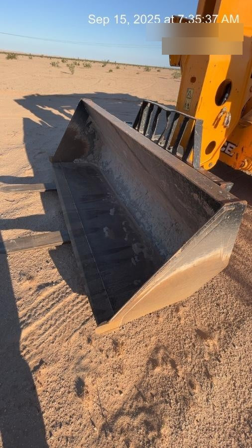 2021 JLG 1001100823