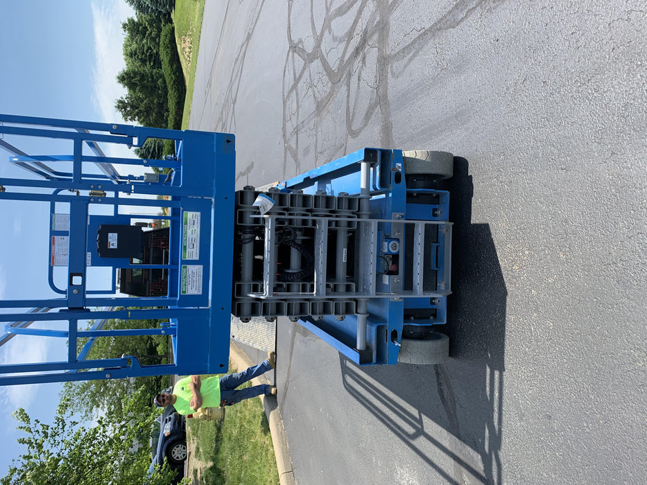 2019 Genie GS-4047 Folding rails with half height swing gate