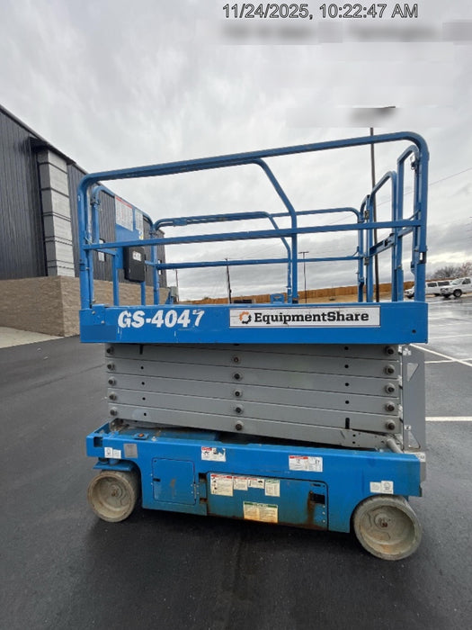 2019 Genie GS-4047 Folding rails with half height swing gate