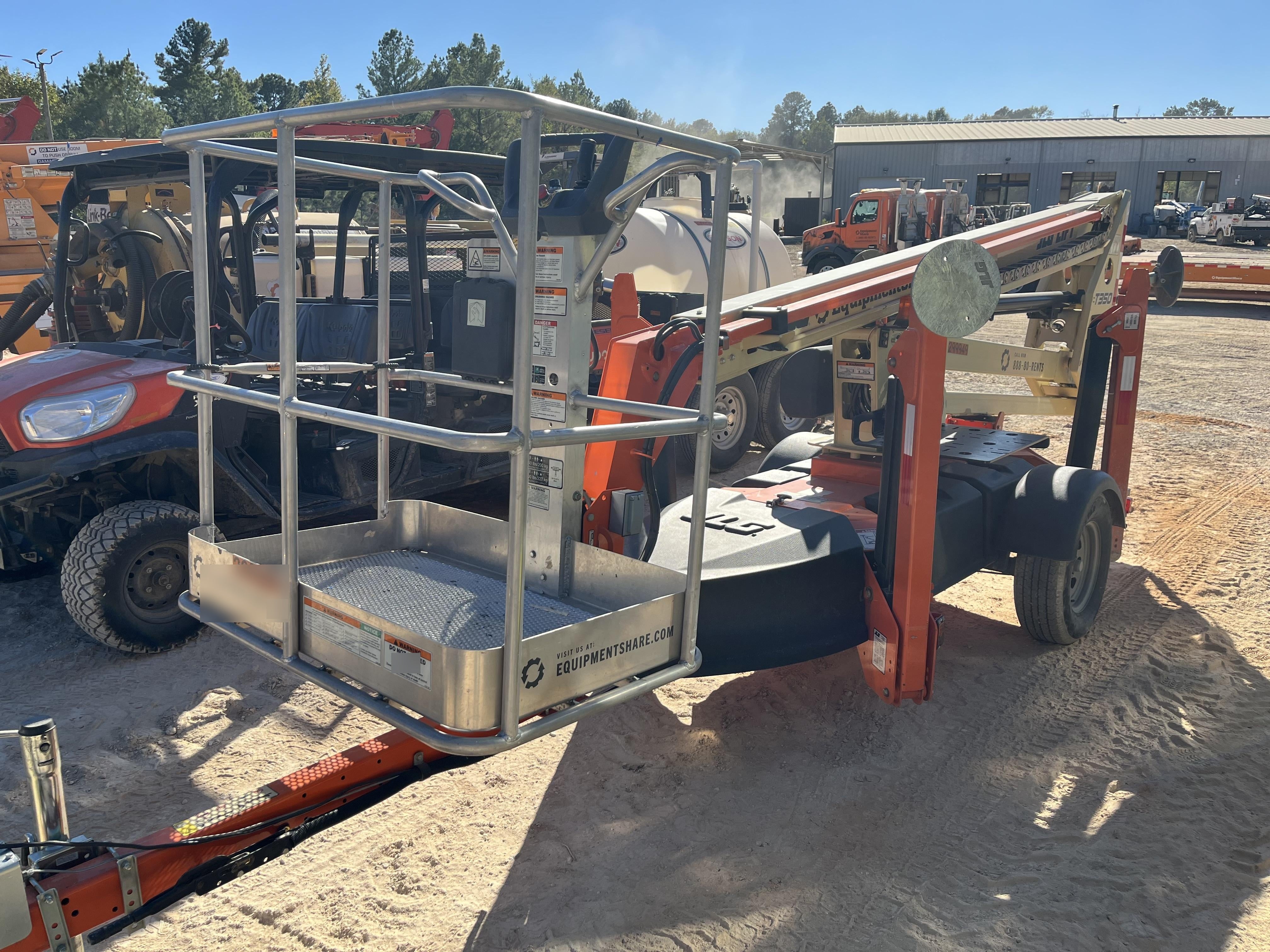 2023 JLG T350