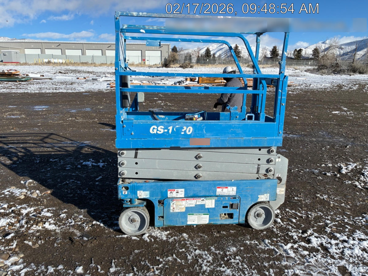 2020 Genie GS-1930 Solid Non Marking Tires, Beacon, Folding rails with half height swing gate