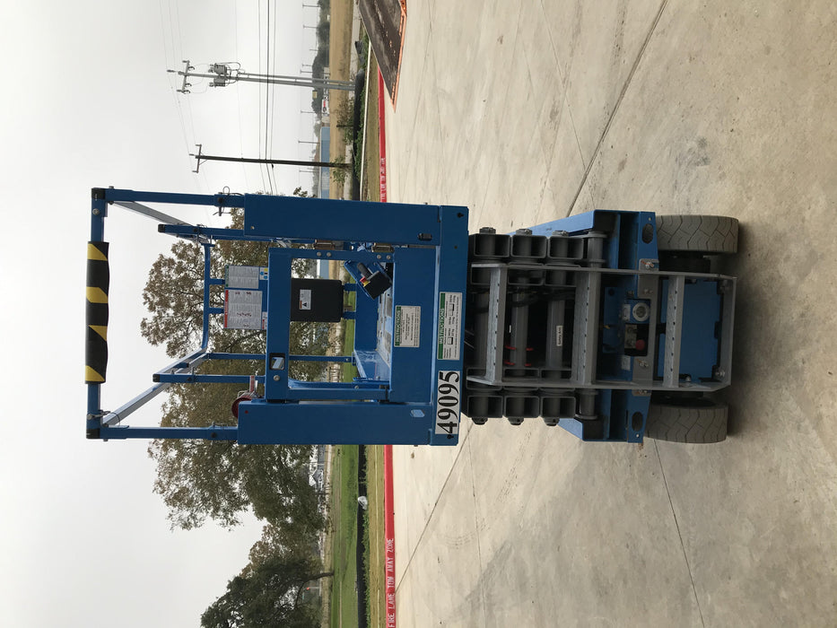 2019 Genie GS-2632 Folding rails with half height swing gate