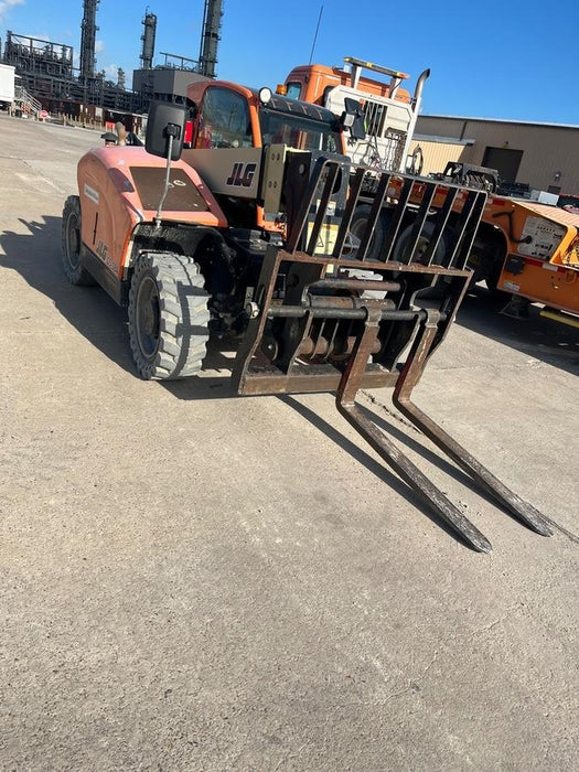 2020 JLG G5-18A Cab/Heat/Air, NM Solid Tires, Beacon w/48" Carriage, 48" Pallet Forks