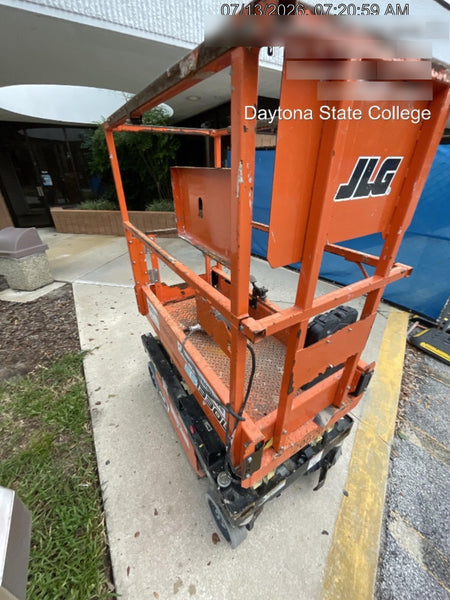 2022 JLG ES1330L