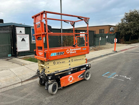 2022 JLG ES1932