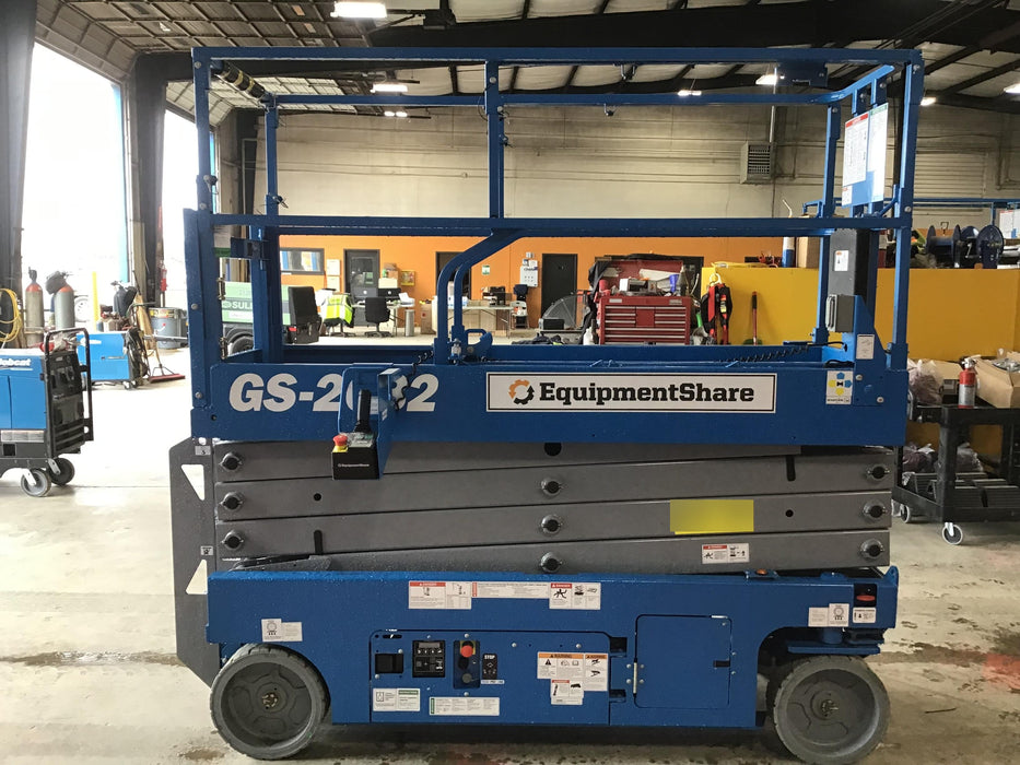 2019 Genie GS-2632 Folding rails with half height swing gate