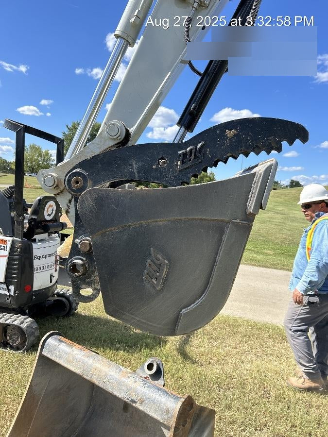 2025 TAKEUCHI 36" Bucket - Takeuchi