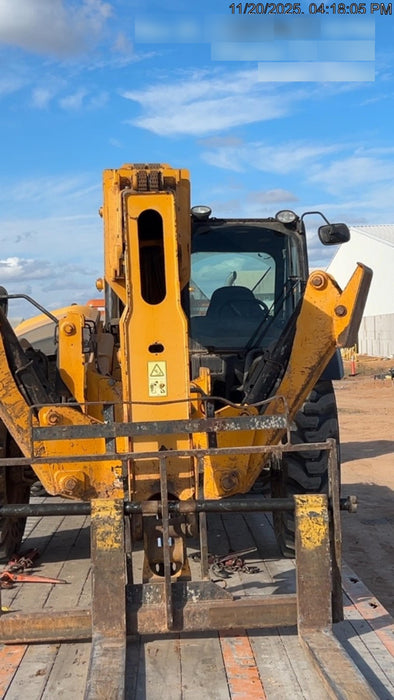 2019 JCB 512-56 109 HP w/CAB/HVAC, Beacon, Aux Hydraulics, Worklights, Solid Tires w/60" Carriage/Forks
